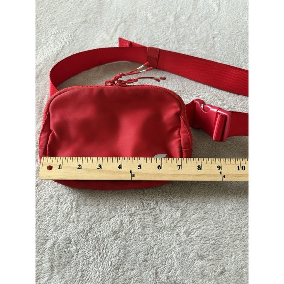 Fabletics The Belt Bag, Adjustable Waist Size - Heated‎ Red - Picture 4 of 8